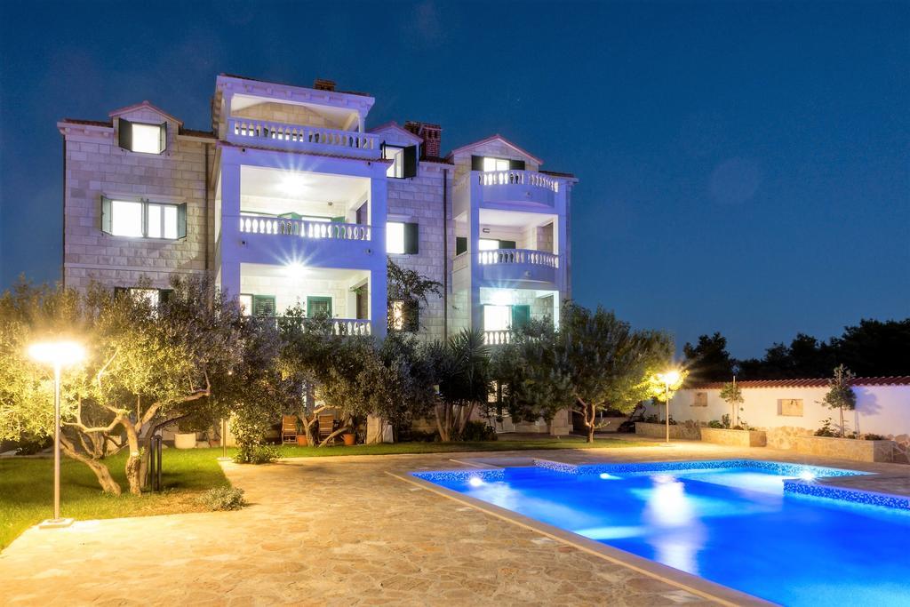 Apartments Villa Barbara Sumartin Exterior foto