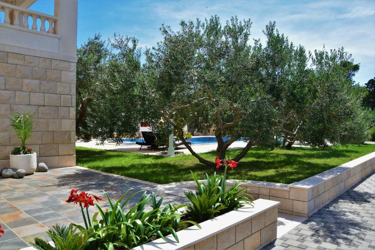 Apartments Villa Barbara Sumartin Exterior foto